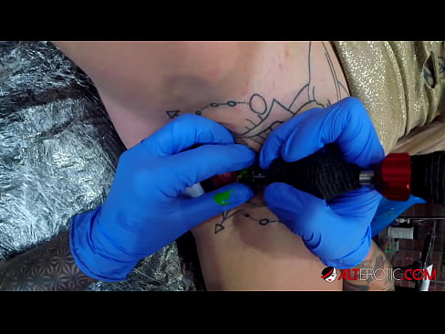 ❤️ An hottie thar a bheith tattooed Sully Savage fuair tattoo ar a clitoris ️  Físeán fucking  ag ga.onetubes.top ☑